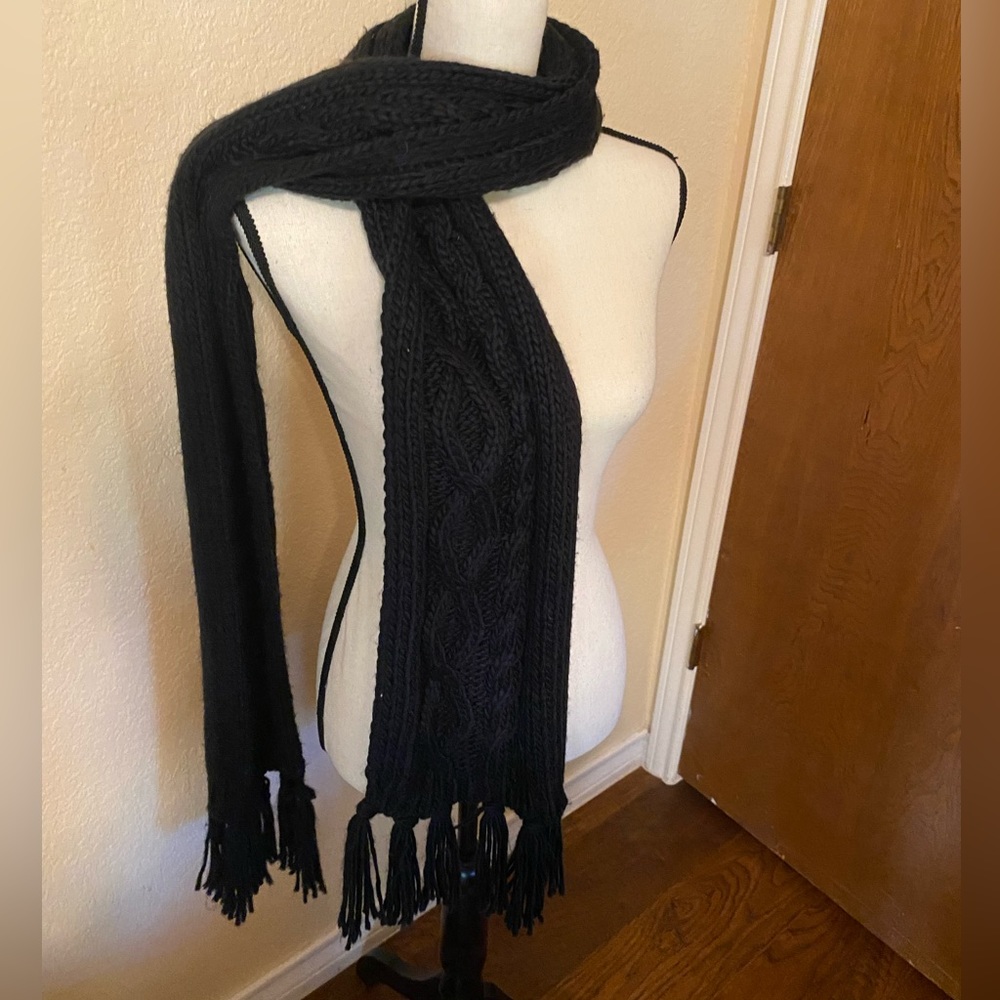 Black Gap Scarf